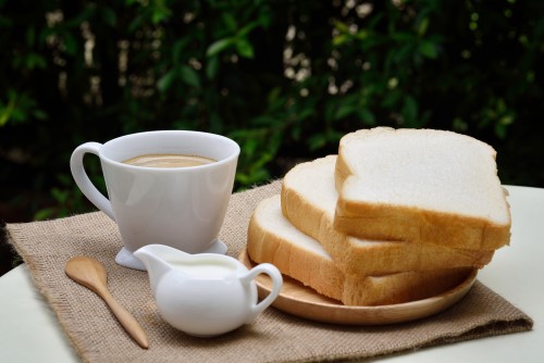 Minder gezonde bronnen van koolhydraten zijn witbrood